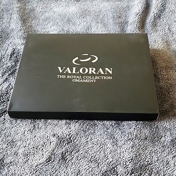 Valoran Wool Scarf ( New) - Picture 11 of 11